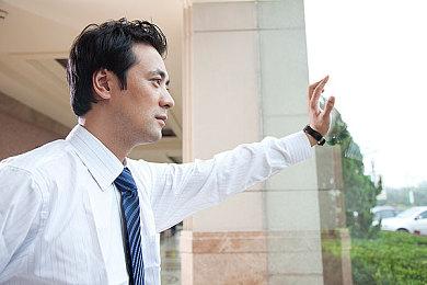 《最终幻想7：重生》新视频 蒂法爱丽丝穿泳装吸睛